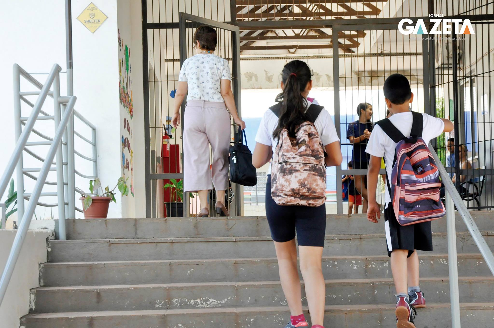 Mais de 13 mil alunos voltam às salas de aula