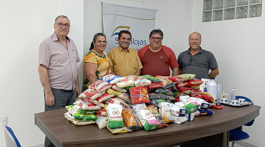 Sindilojas e Senac doam alimentos ao Crenovi