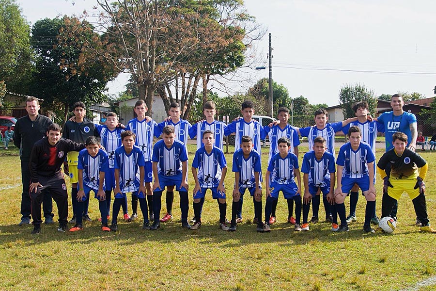 Escolinha do Cruzeiro Futebol Clube estreia com vitória