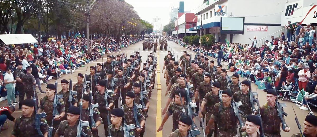 Desfile de 07 de setembro  reúne mais de 12 mil pessoas