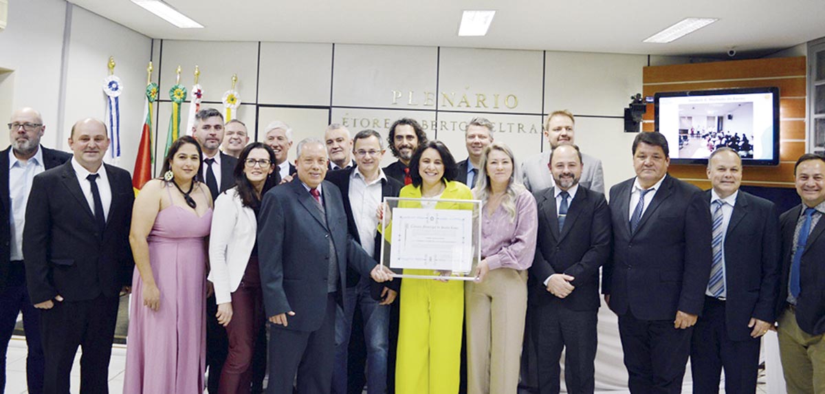 Vanderli de Barros recebe Título de Cidadã Santa-Rosense