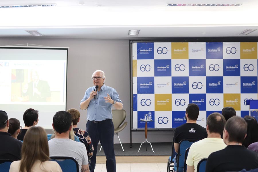 Palestra de Adroaldo Lamaison reuniu o comércio varejista de Santa Rosa