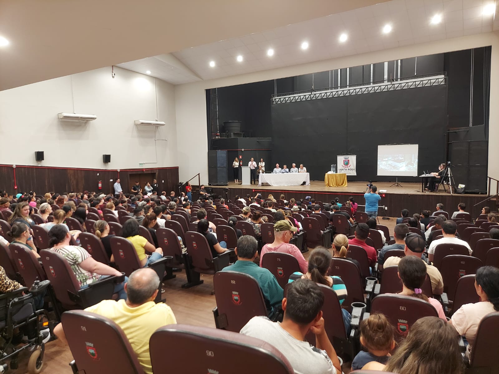 Prefeitura realiza sorteio público de 60 moradias do Programa “A Casa é Sua”