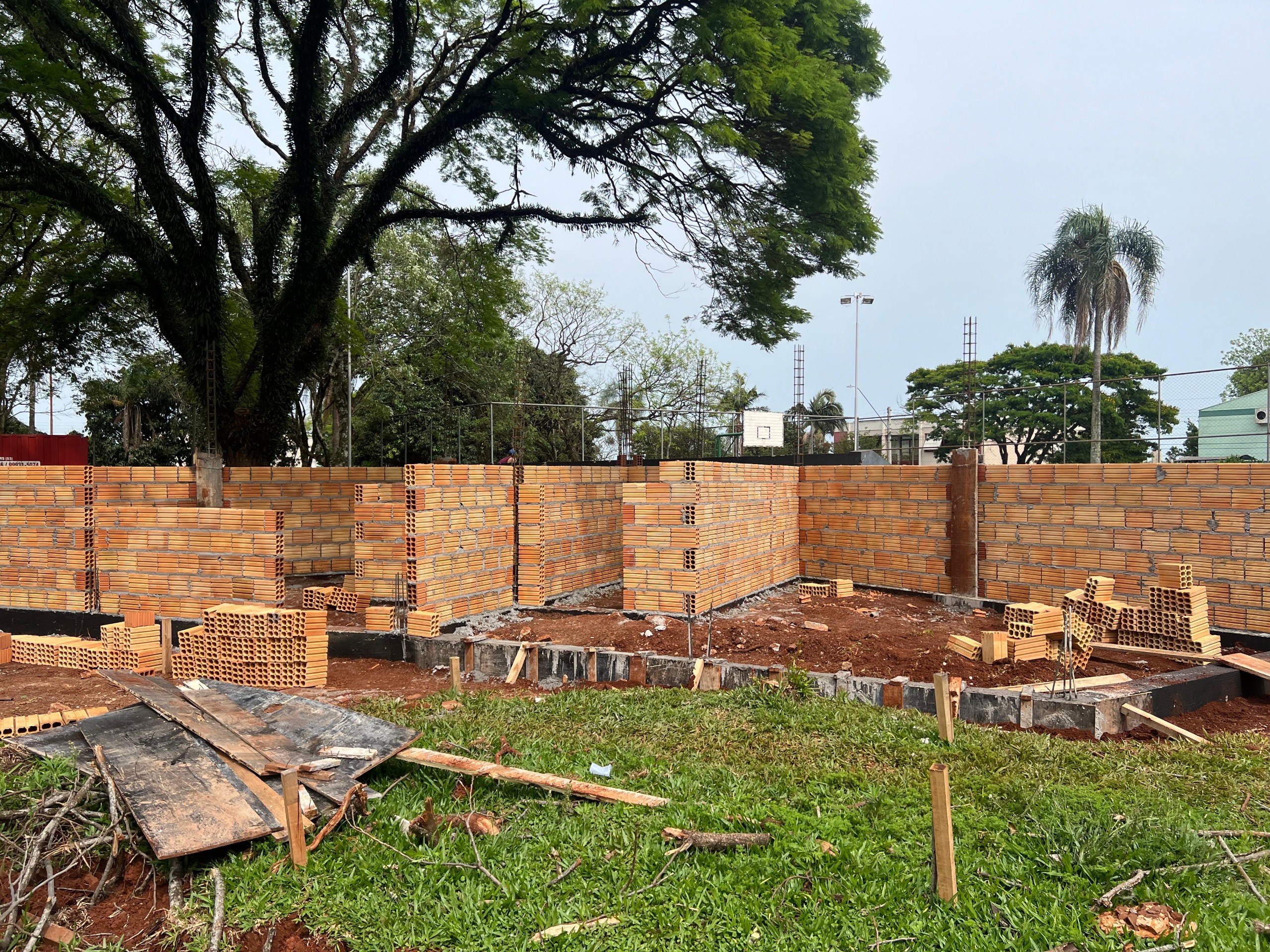 Revitalização da Praça de Cruzeiro está em execução