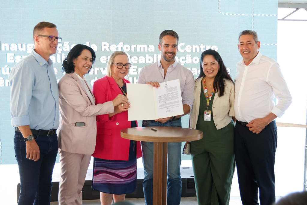 Governador e Secretária inauguram reforma e anunciam novos serviços no Hospital São José