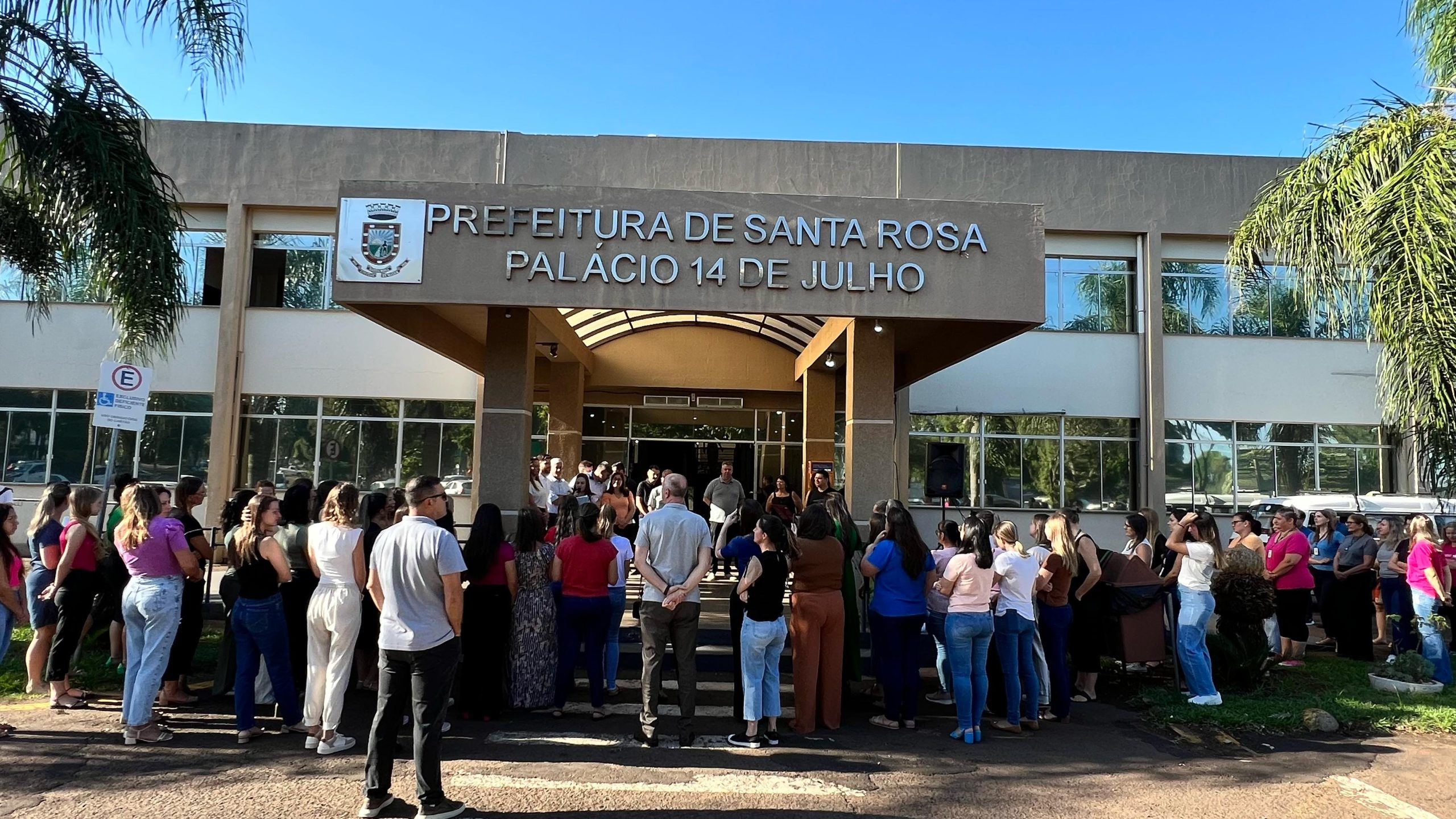 Servidoras da Prefeitura de Santa Rosa recebem homenagem em comemoração ao Dia da Mulher Servidoras da Prefeitura de Santa Rosa recebem homenagem em comemoração ao Dia da Mulher