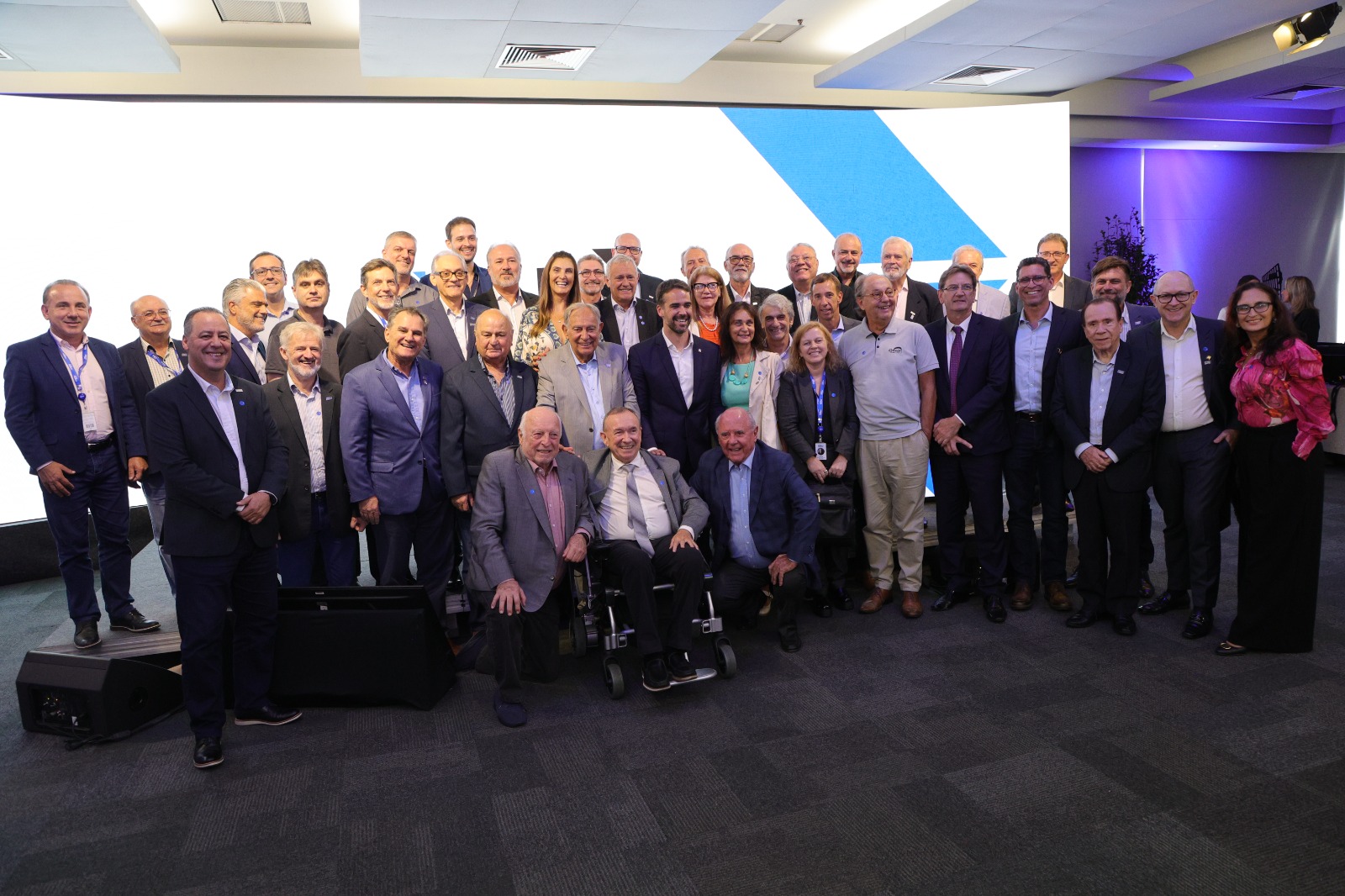 Presidente do Sinduscom Noroeste, Participa de evento na FIERGS e entrega demanda do setor industrial ao Governador Eduardo Leite Presidente do Sinduscom Noroeste, Participa de evento na FIERGS e entrega demanda do setor industrial ao Governador Eduardo Leite