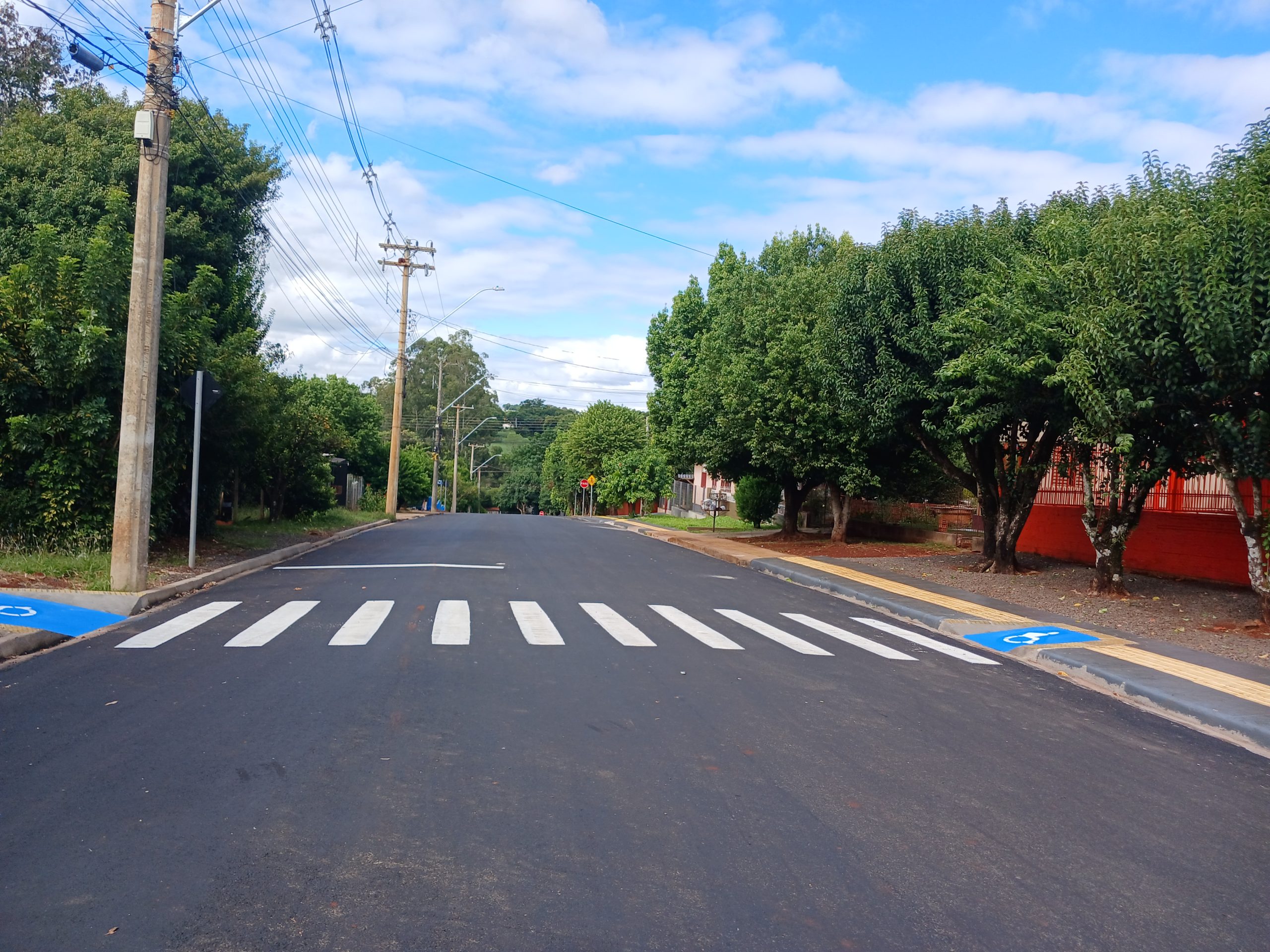 Asfalto da Rua São Paulo é concluído no Bairro Planalto