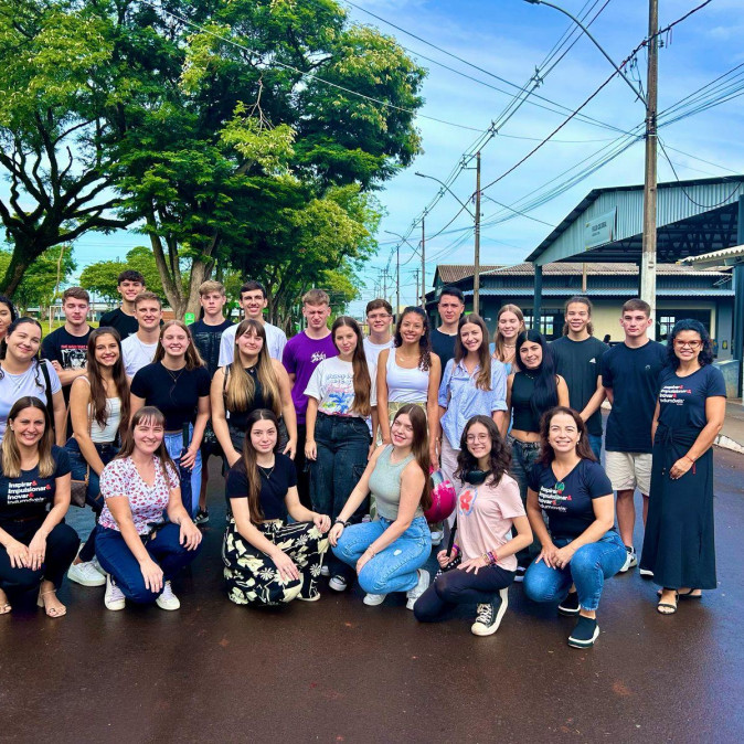 Recepcionistas se preparam para a Indumóveis 2025 Recepcionistas se preparam para a Indumóveis 2025