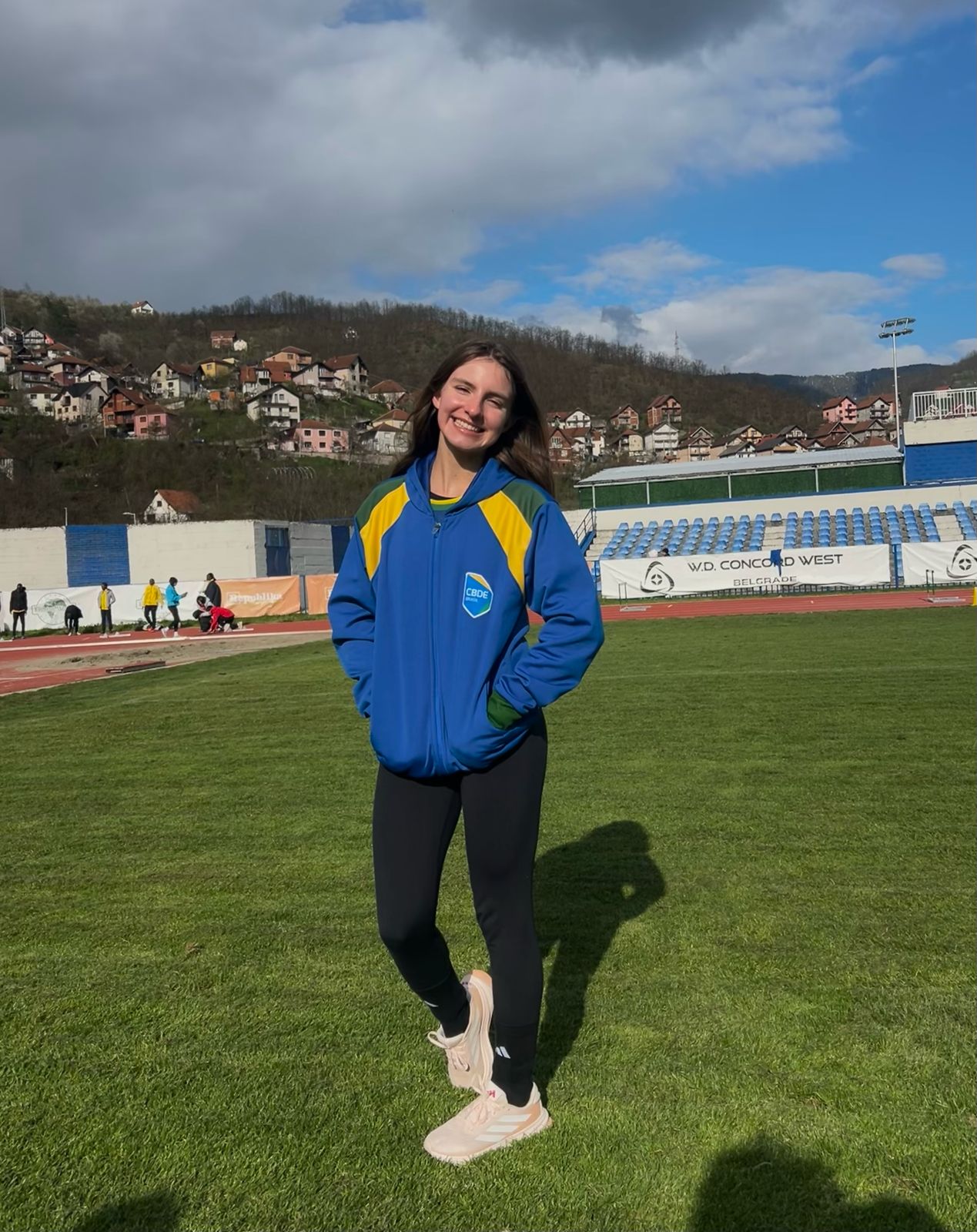 Emanueli retorna da Sérvia entre as 12 melhores do Mundo