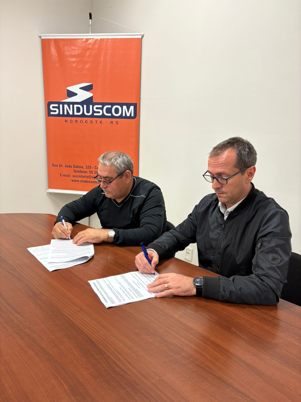 Negociada a Convenção Coletiva de Trabalho do setor da Construção Civil e do Mobiliário de Santa Rosa e região Negociada a Convenção Coletiva de Trabalho do setor da Construção Civil e do Mobiliário de Santa Rosa e região