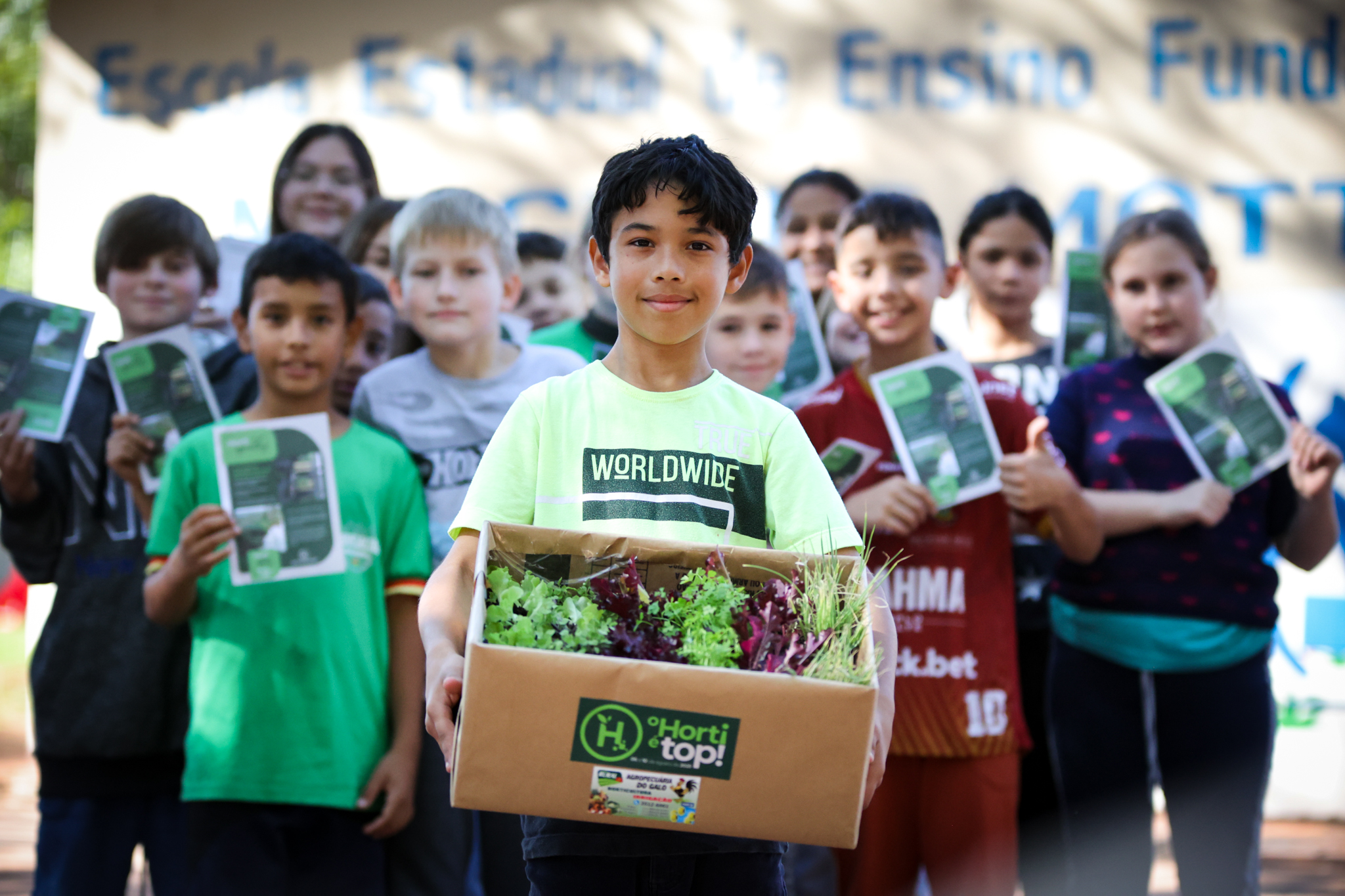 “Horti nas Escolas” aproxima estudantes e incentiva produção sustentável de alimentos