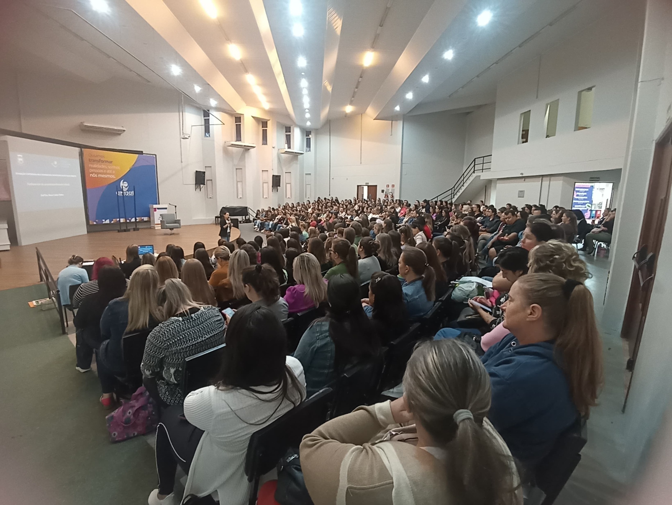 Formação Pedagógica reúne cerca de 400 profissionais da Educação Infantil de Santa Rosa 