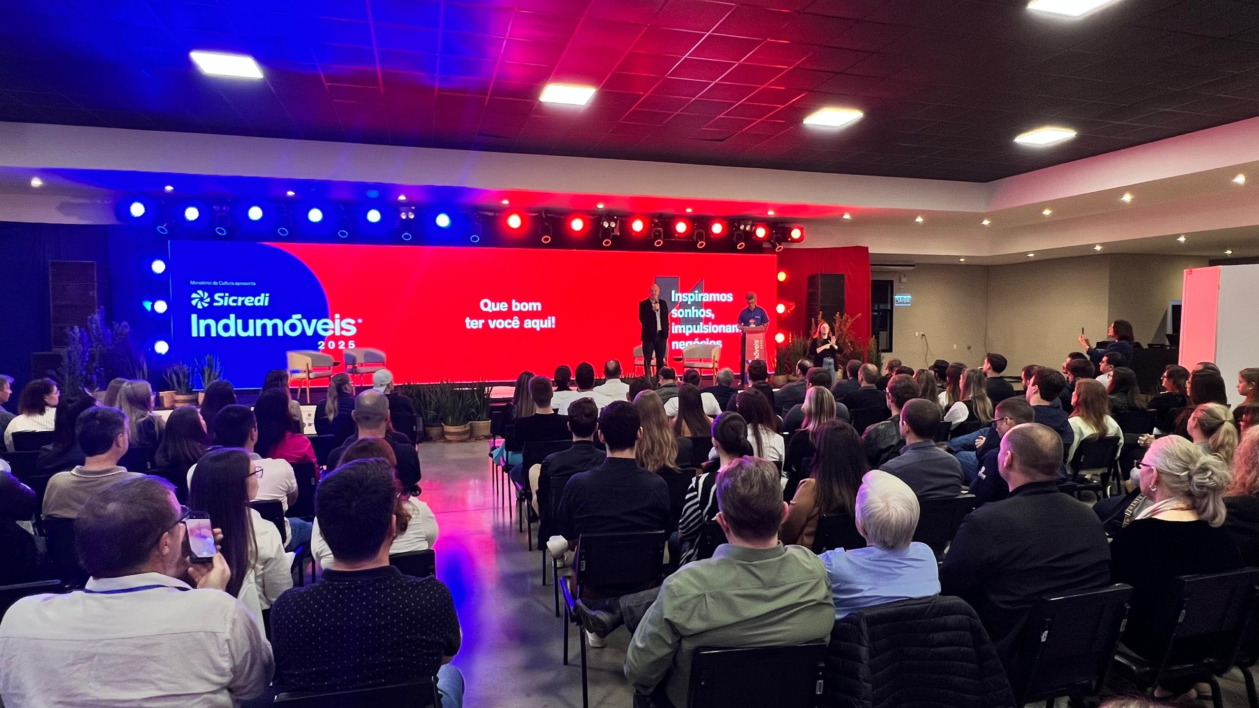 Santa Rosa apresenta avanços do GEO Santa Rosa em painel durante a Indumóveis 2025