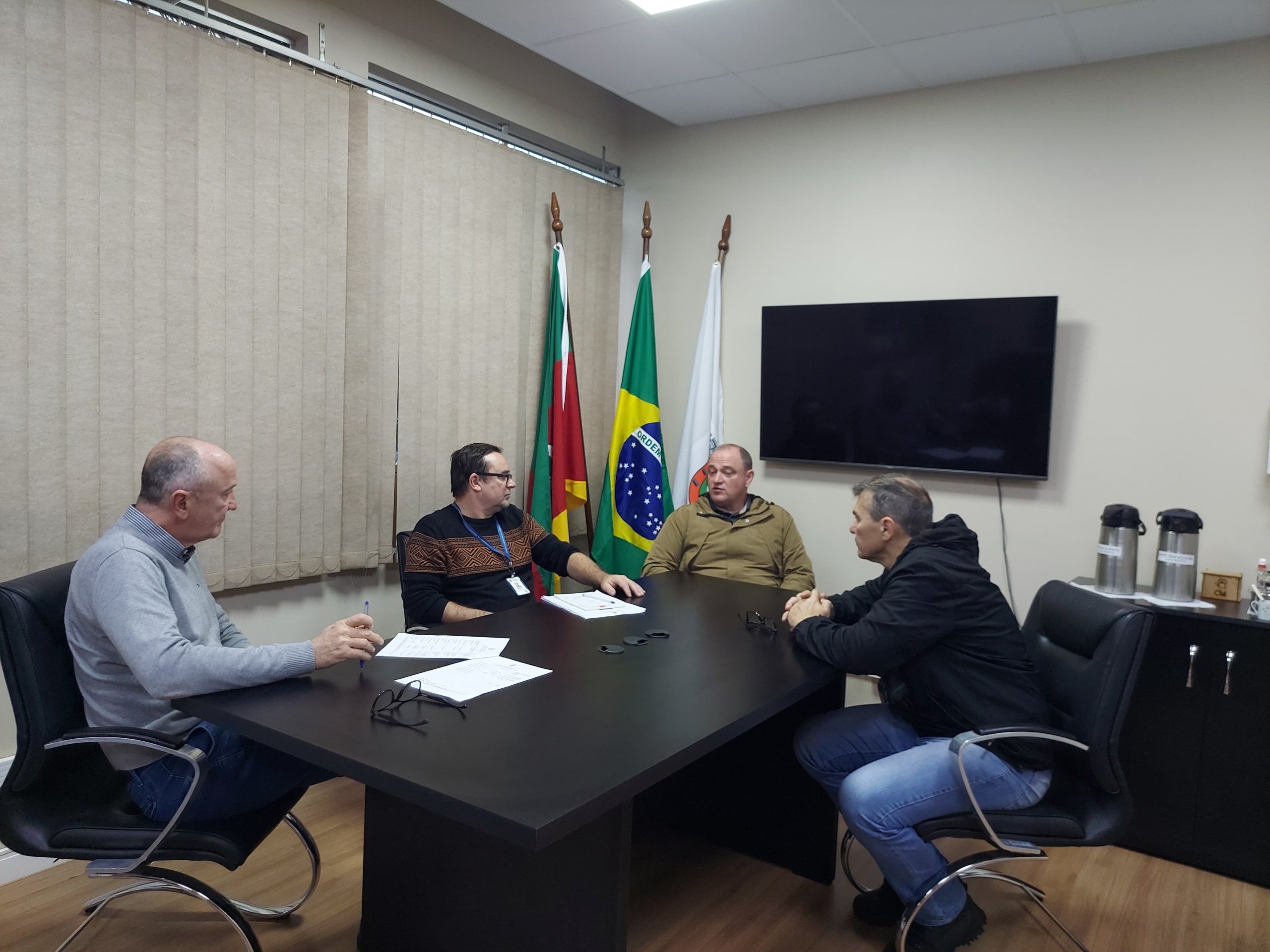 Vice-prefeito se reúne com Defesa Civil para avaliar chuvas no município