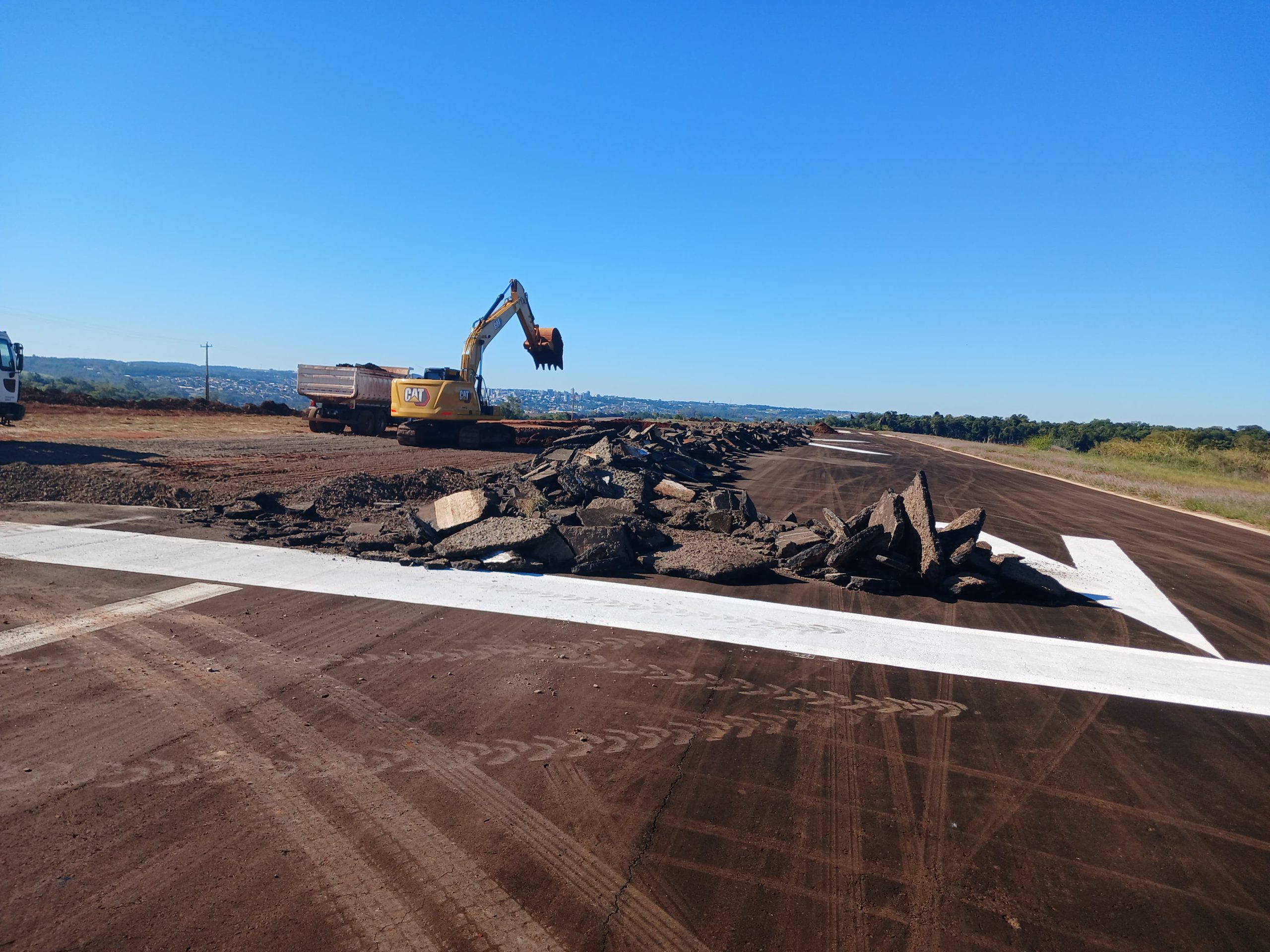 Pista é removida para construção do novo aeroporto de Santa Rosa