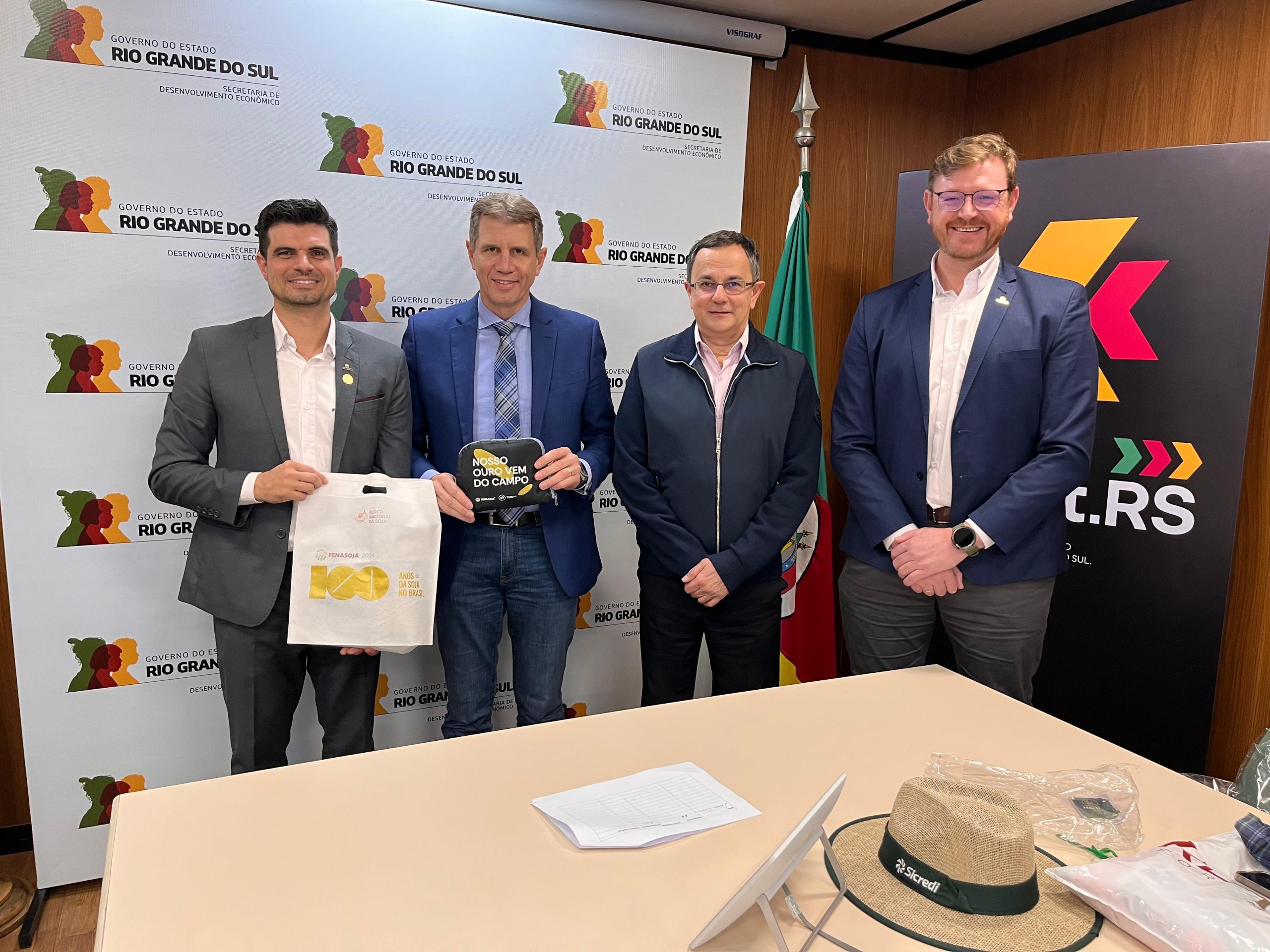 Prefeito divulga 35º Hortigranjeiros e Fenasoja 2026 em Porto Alegre Prefeito divulga 35º Hortigranjeiros e Fenasoja 2026 em Porto Alegre