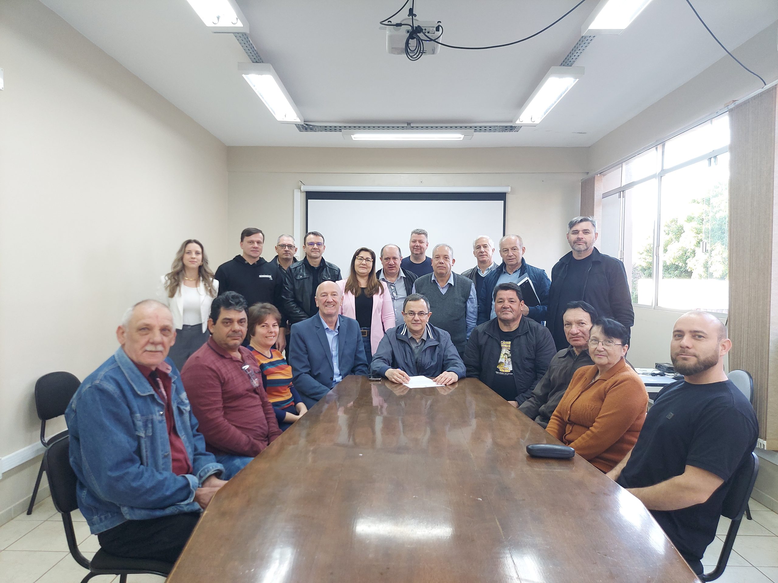 Esquina Candeia recebe obra de pavimentação asfáltica que liga Santa Rosa a Tuparendi