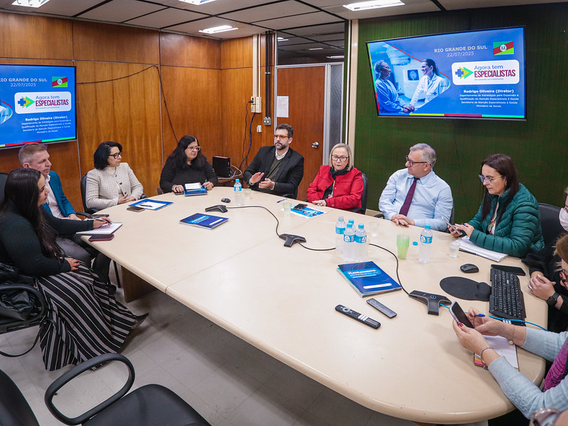 Rede hospitalar em pauta: Vanderli de Barros participa de convenção e reuniões estratégicas