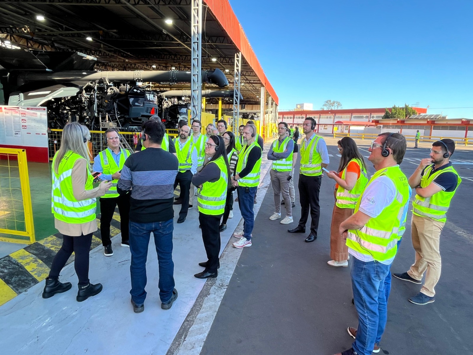 Parceiros da Fenasoja conhecem tecnologia e funcionamento da Unidade da AGCO em Santa Rosa Parceiros da Fenasoja conhecem tecnologia e funcionamento da Unidade da AGCO em Santa Rosa