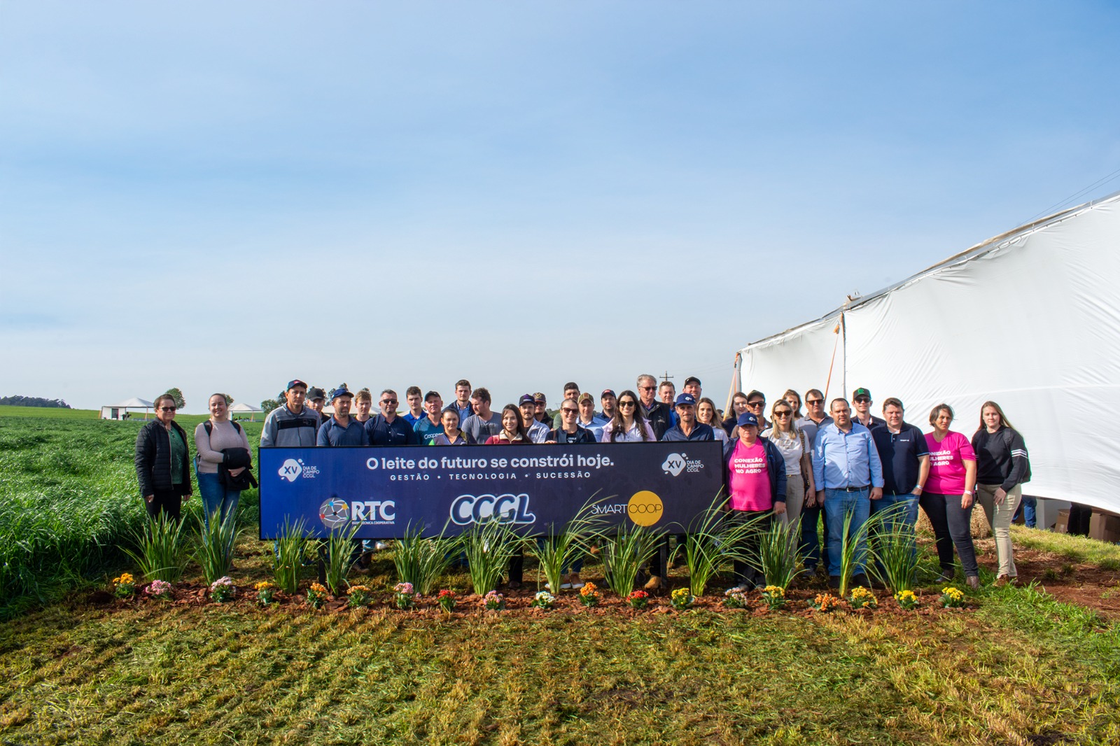 Coopermil participa do 15º Dia de Campo da CCGL com foco em inovação e sustentabilidade na atividade leiteira