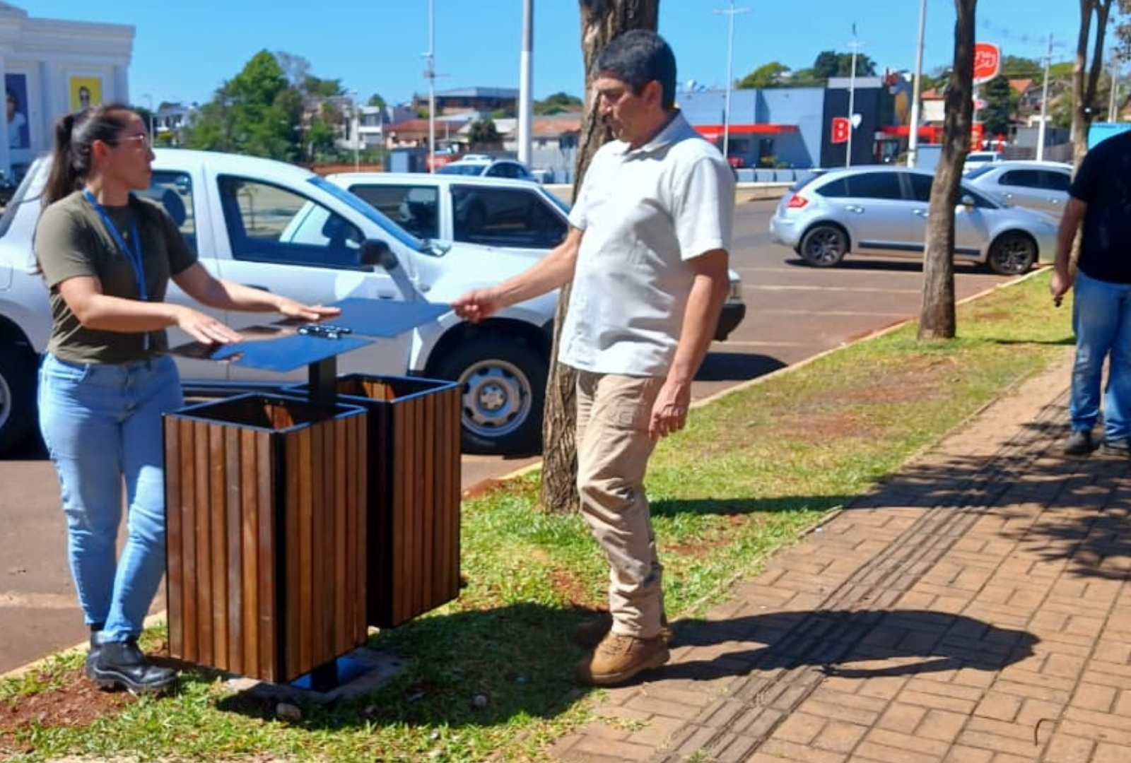 Novas lixeiras são instaladas
