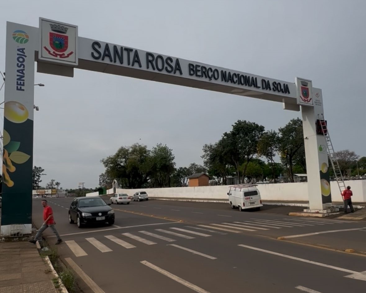 Fenasoja contribui com revitalização do pórtico de Santa Rosa