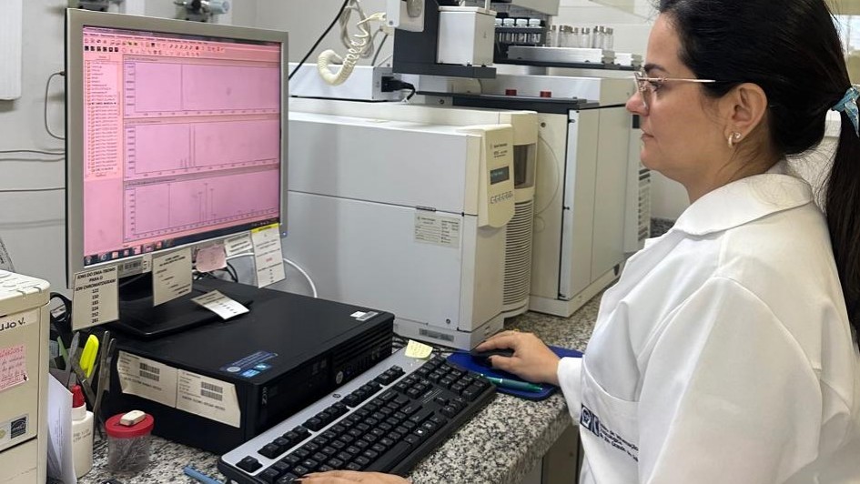 Secretaria da Saúde passa a realizar exames para detecção de metanol em casos suspeitos