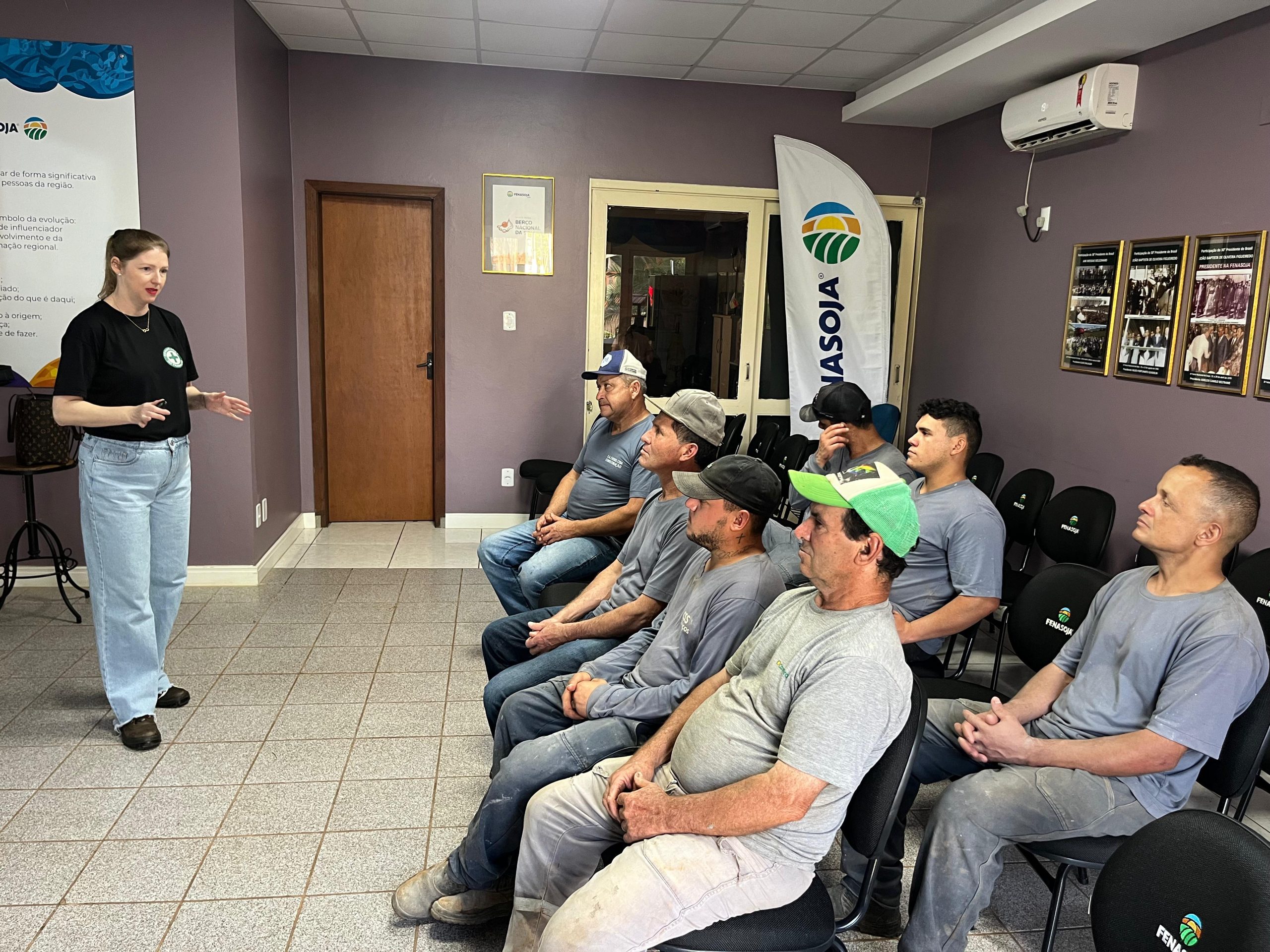 Fenasoja orienta responsáveis por melhorias no Parque de Exposições sobre segurança do trabalho Fenasoja orienta responsáveis por melhorias no Parque de Exposições sobre segurança do trabalho