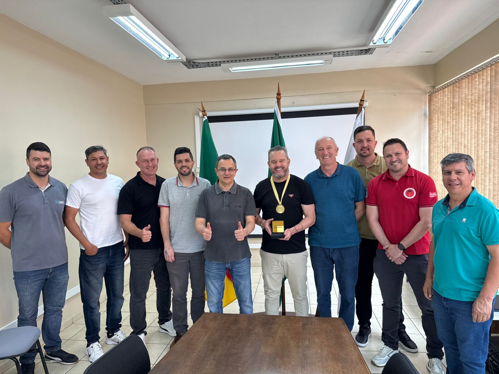 Argel Fuchs recebe menção Honrosa Argel Fuchs recebe menção Honrosa