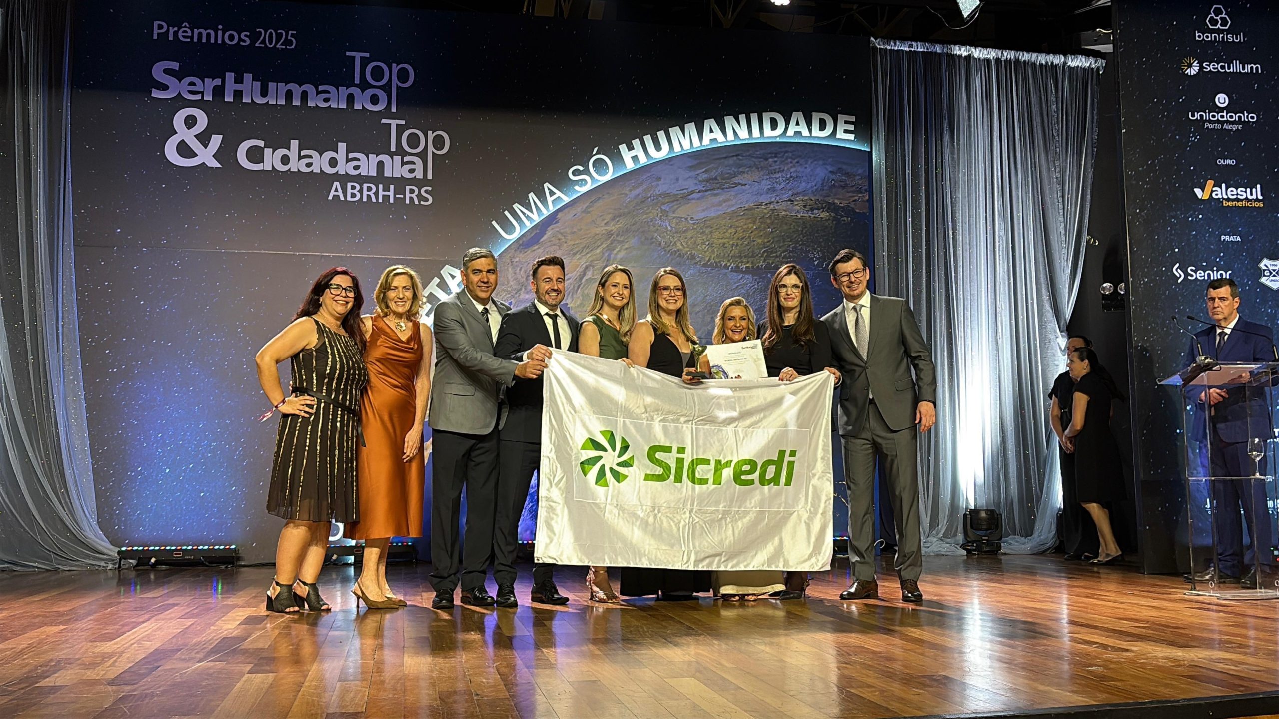 Sicredi União RS/ES é reconhecida no Prêmio Ser Humano da ABRH/ES e Top Ser Humano ABRH/RS Sicredi União RS/ES é reconhecida no Prêmio Ser Humano da ABRH/ES e Top Ser Humano ABRH/RS