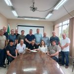 Prefeito assina ordem de serviço para asfalto na Rua São Leopoldo