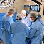 Hospital Moinhos de Vento realiza cirurgia inédita no Rio Grande do Sul com haste motorizada para alongamento ósseo