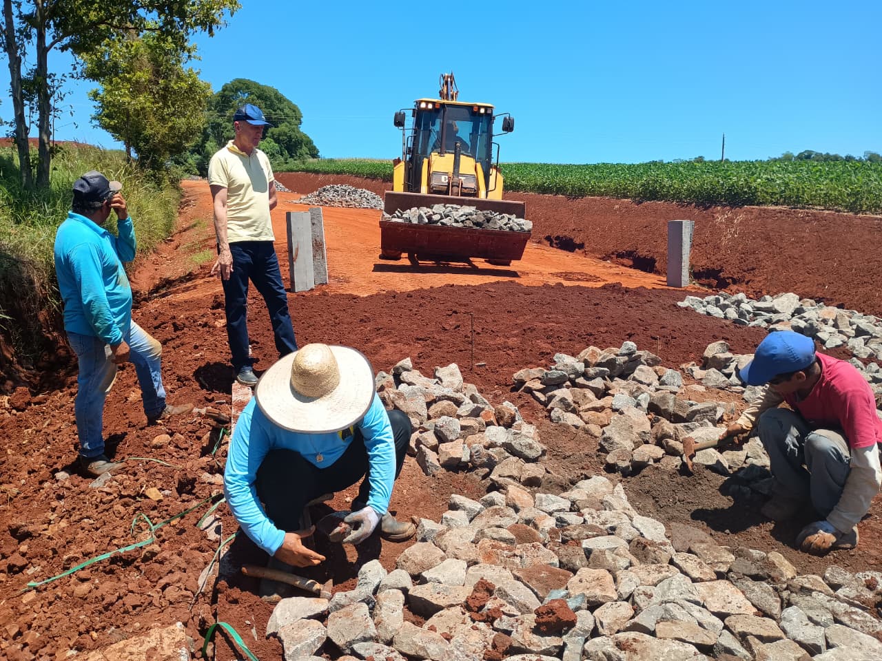 Obras de calçamento no interior