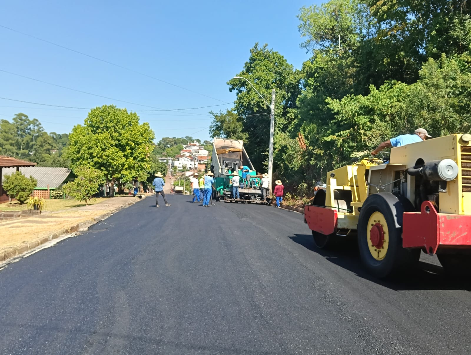 Neste ano 30 obras de asfalto ou calçamento foram realizadas Neste ano 30 obras de asfalto ou calçamento foram realizadas