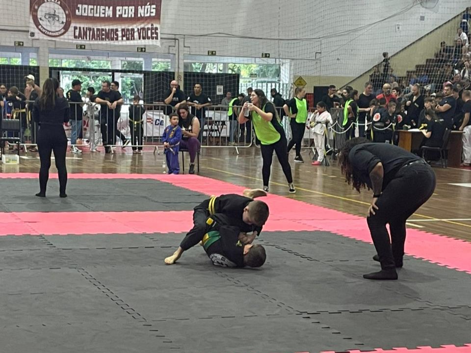 Santa Rosa sedia evento de Jiu-Jitsu com 250 atletas e recorde de público Santa Rosa sedia evento de Jiu-Jitsu com 250 atletas e recorde de público