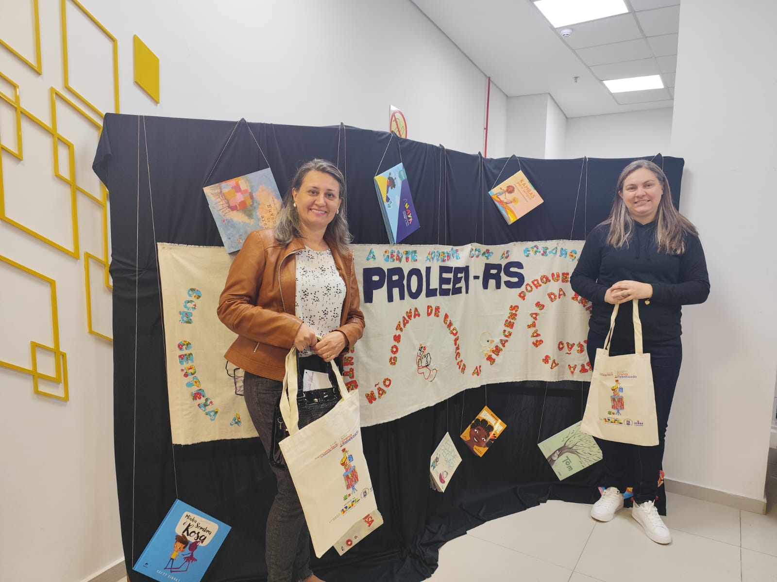 Educação de Santa Rosa qualifica práticas pedagógicas em seminário estadual