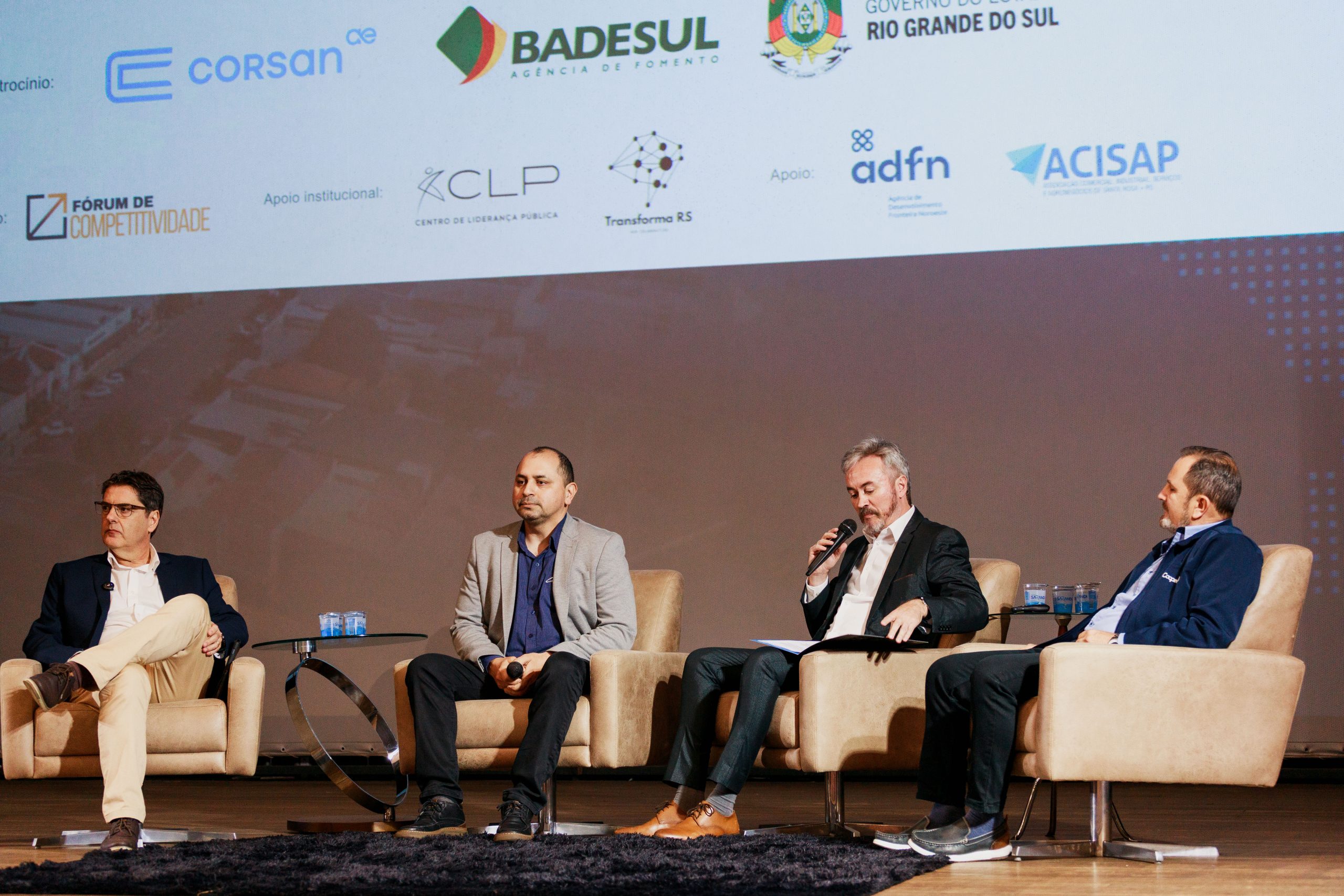 Fórum de Competitividade reúne lideranças em Santa Rosa para discutir gestão, agro, investimentos e desenvolvimento regional Fórum de Competitividade reúne lideranças em Santa Rosa para discutir gestão, agro, investimentos e desenvolvimento regional