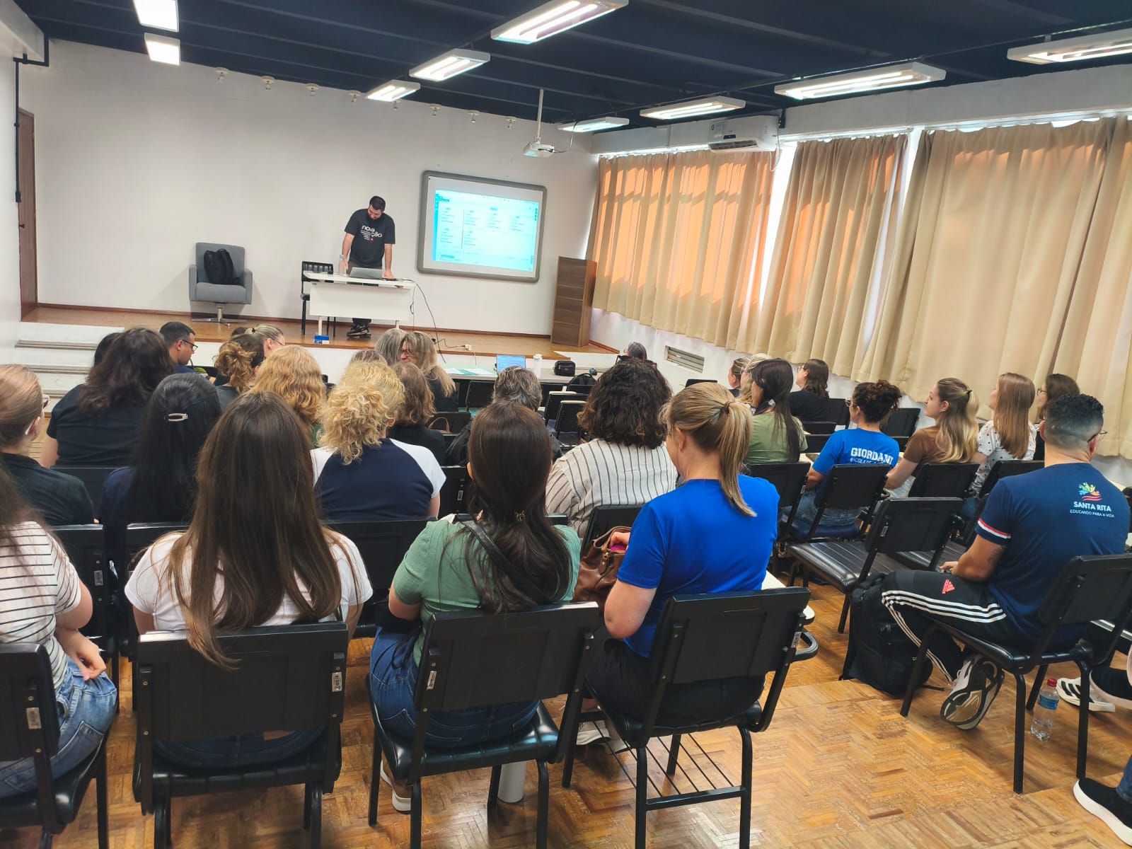Educação de Santa Rosa inicia capacitação de 940 servidores para novo sistema de gestão Educação de Santa Rosa inicia capacitação de 940 servidores para novo sistema de gestão